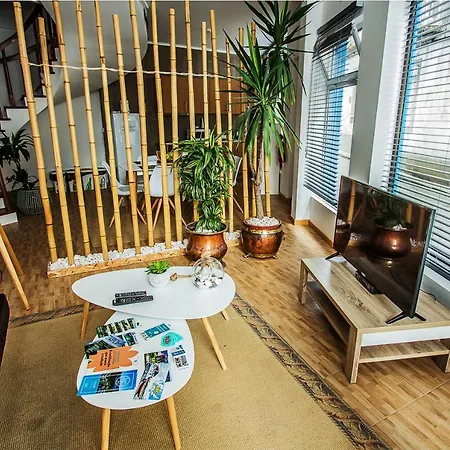 Central Guesthouse Pensjonat 3*