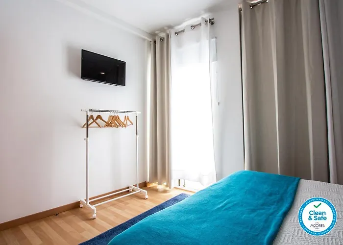 Πανσιόν Central Guesthouse Πόντα Ντελγκάντα